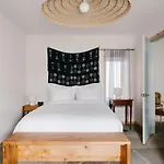 Daunts Albatross Motel