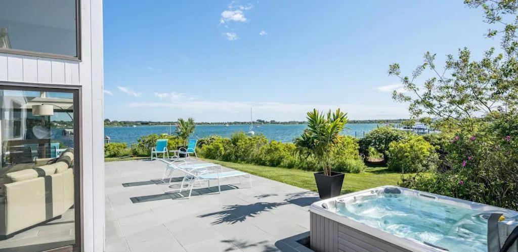 & Captain's Quarters Montauk