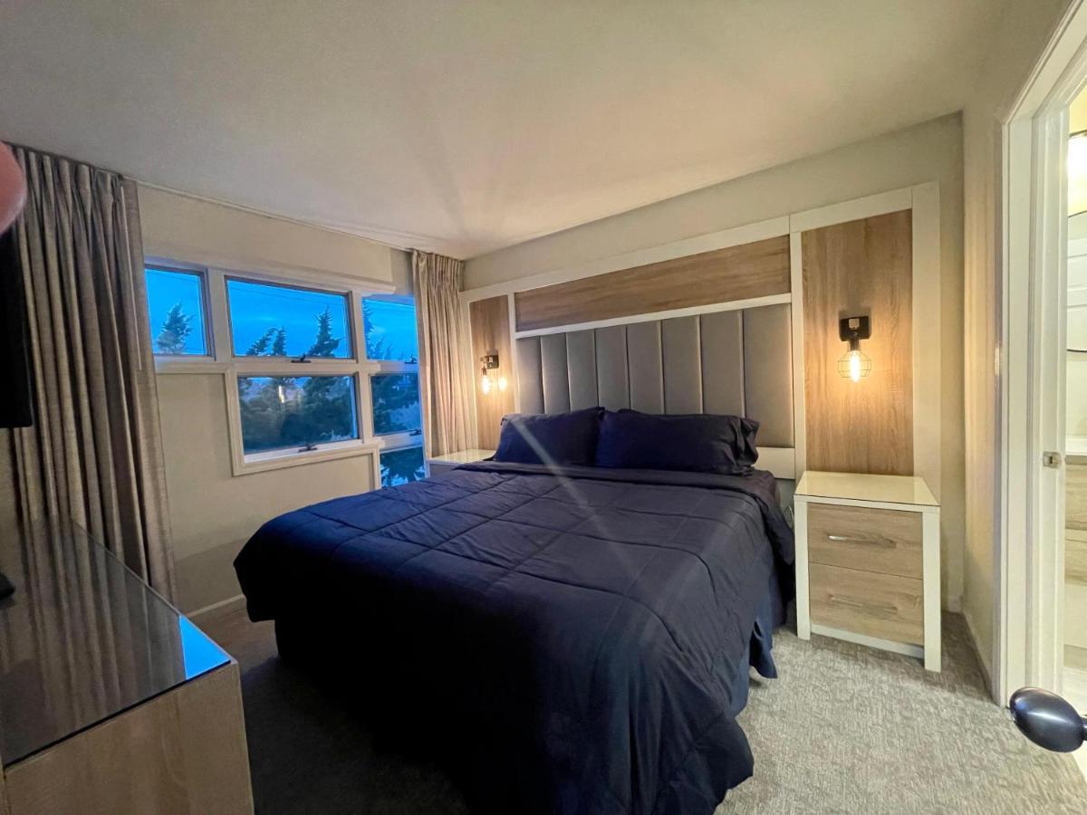 Aparthotel & Captain's Quarters