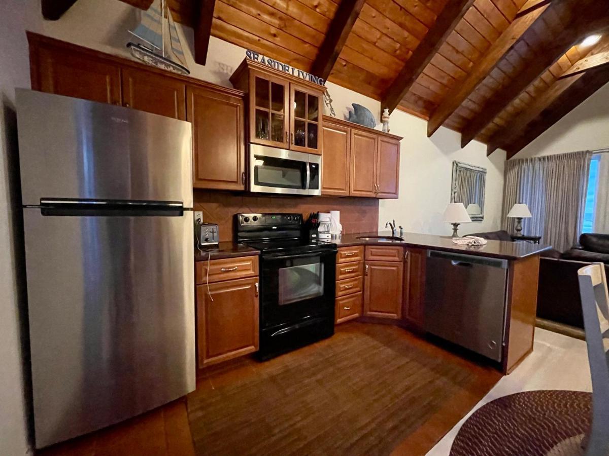 & Captain's Quarters
