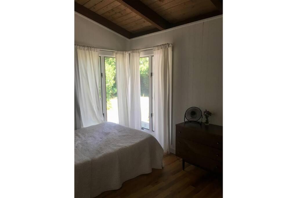 Walk To - Bright, Pond-facing 2br Leisurama Montauk