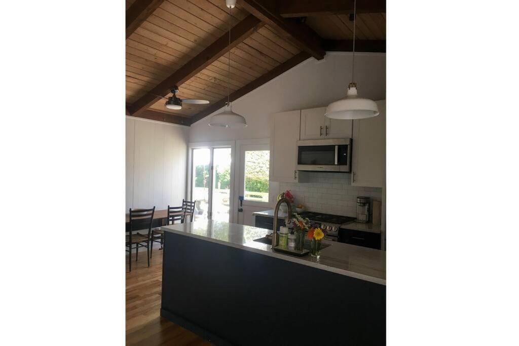 Walk To - Bright, Pond-facing 2br Leisurama Holiday home *