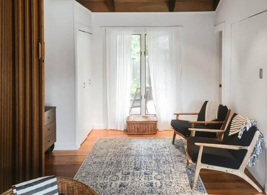 Walk To - Bright, Pond-facing 2br Leisurama Holiday home