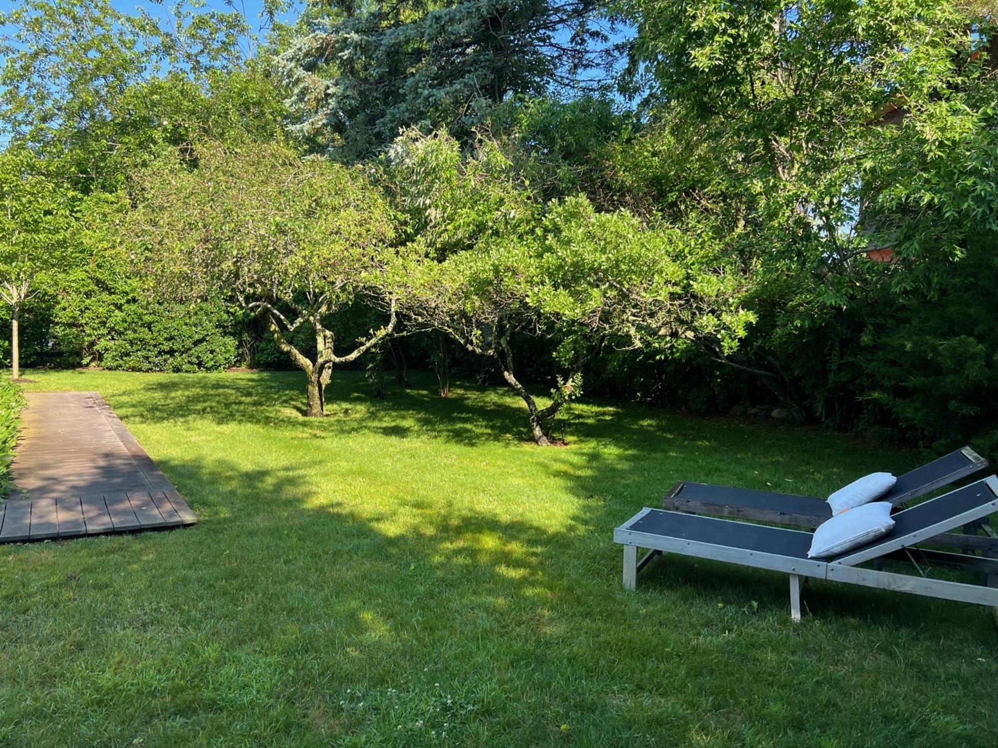Walk To - Bright, Pond-facing 2br Leisurama Holiday home *