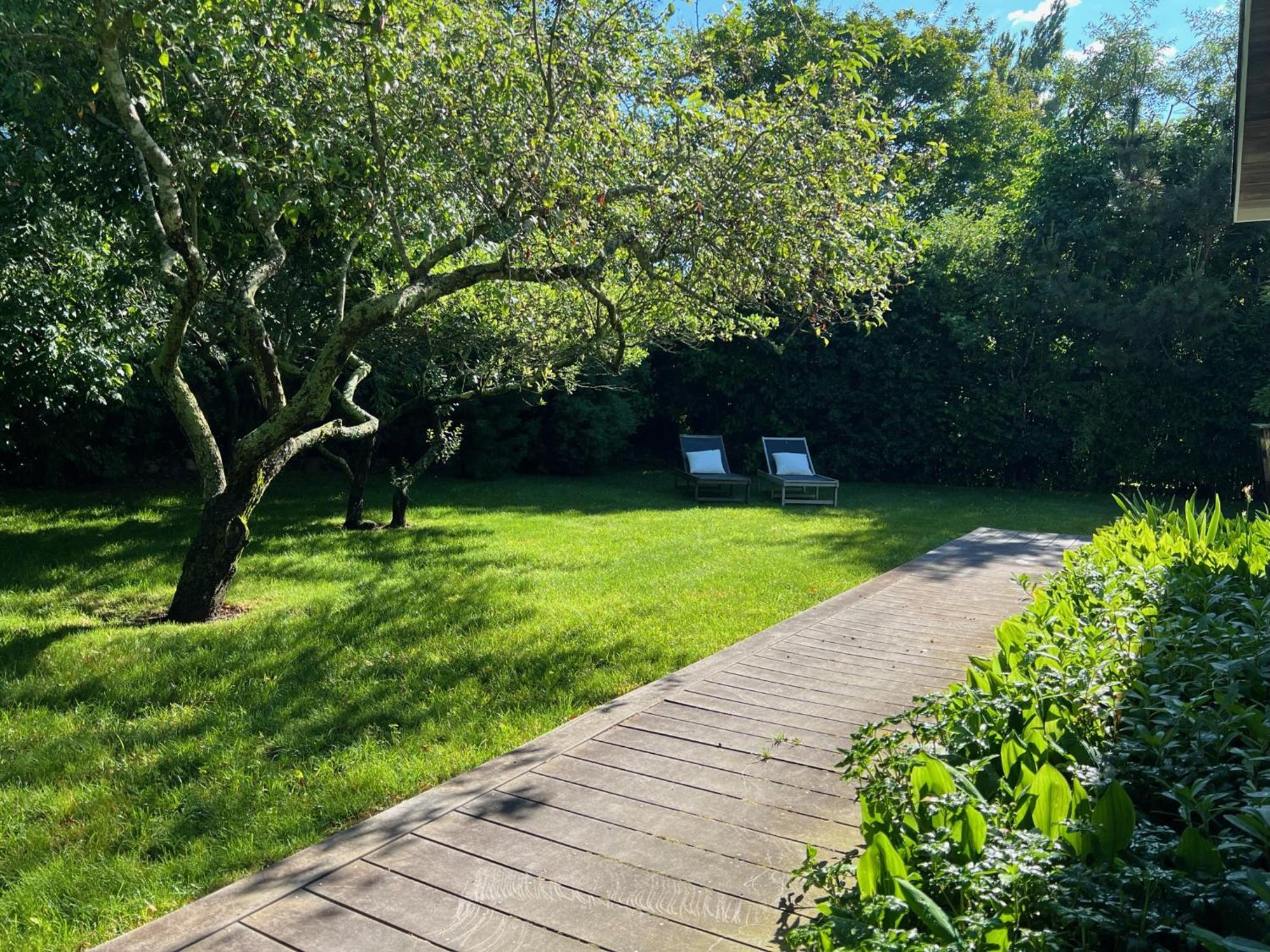 Walk To - Bright, Pond-facing 2br Leisurama