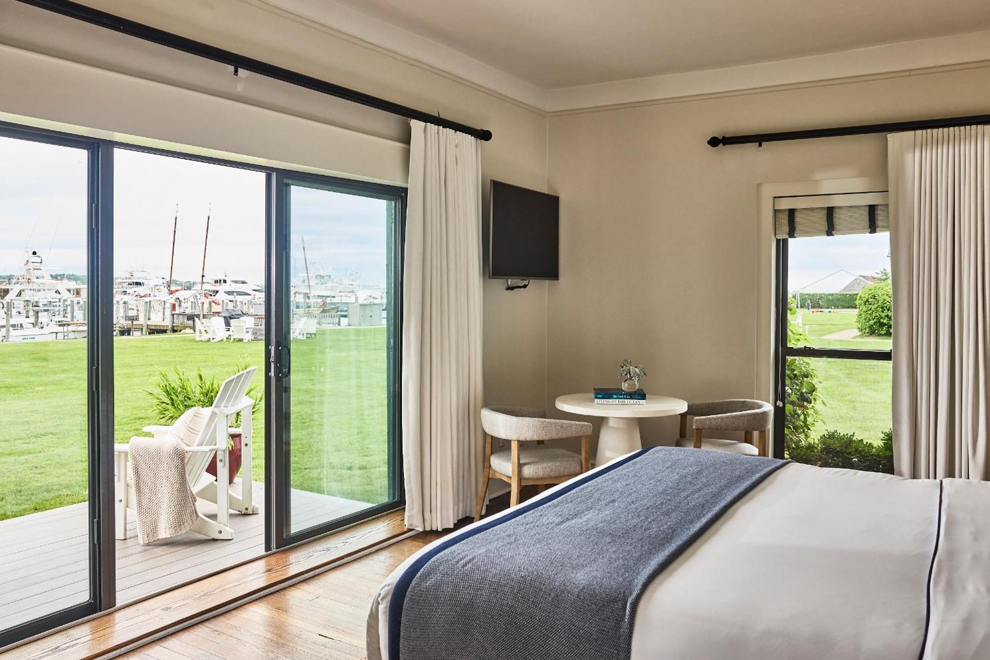 Yacht Club 4*