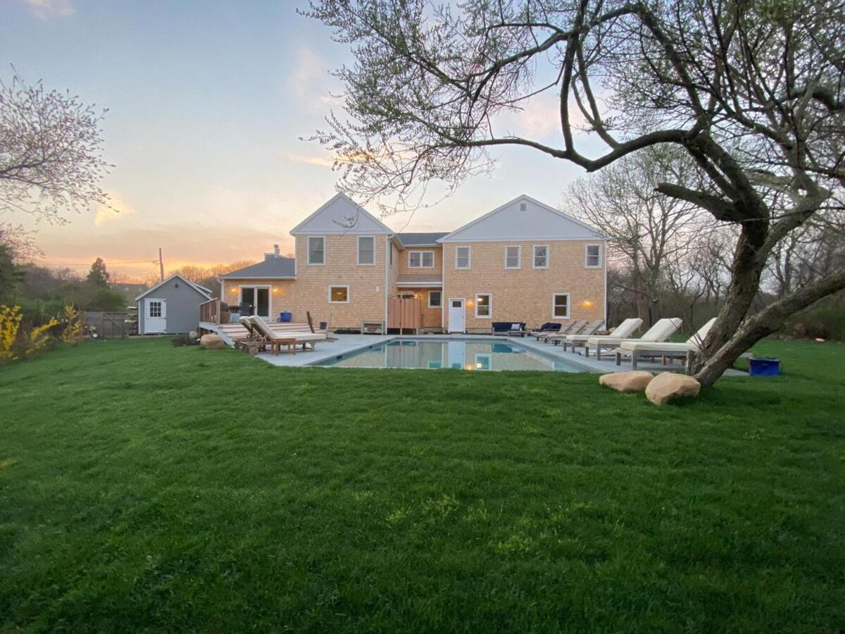 Holiday home Hilltop Haven In W Pool, Family Friendly