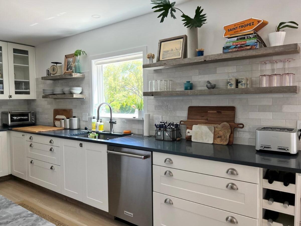 Hilltop Haven In W Pool, Family Friendly