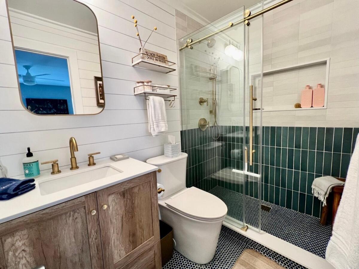 Holiday home Hilltop Haven In W Pool, Family Friendly Montauk