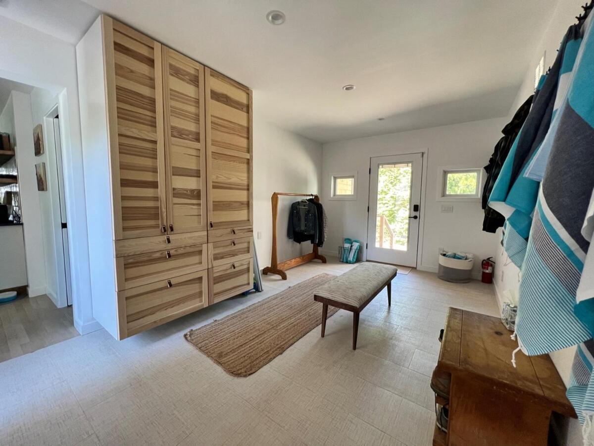 Hilltop Haven In W Pool, Family Friendly Holiday home
