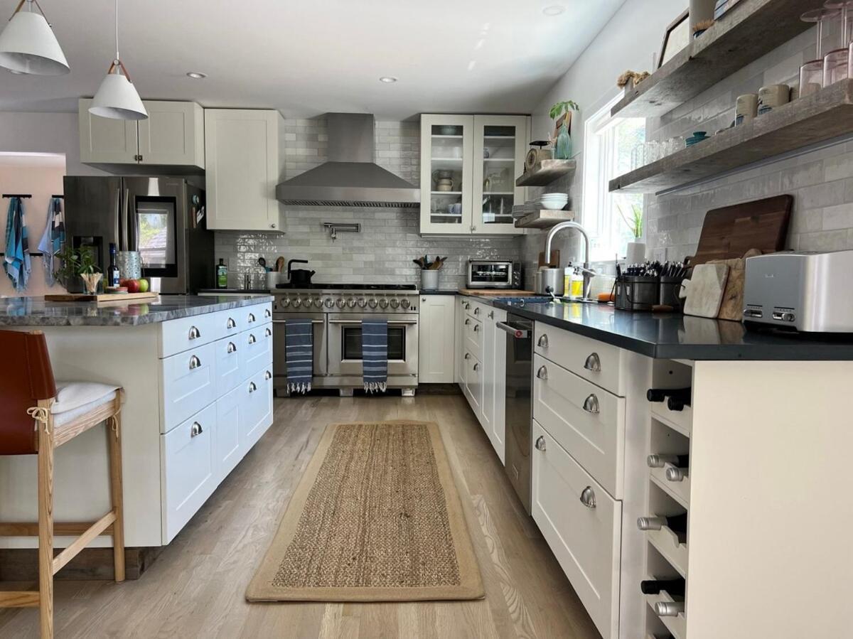 Holiday home Hilltop Haven In W Pool, Family Friendly