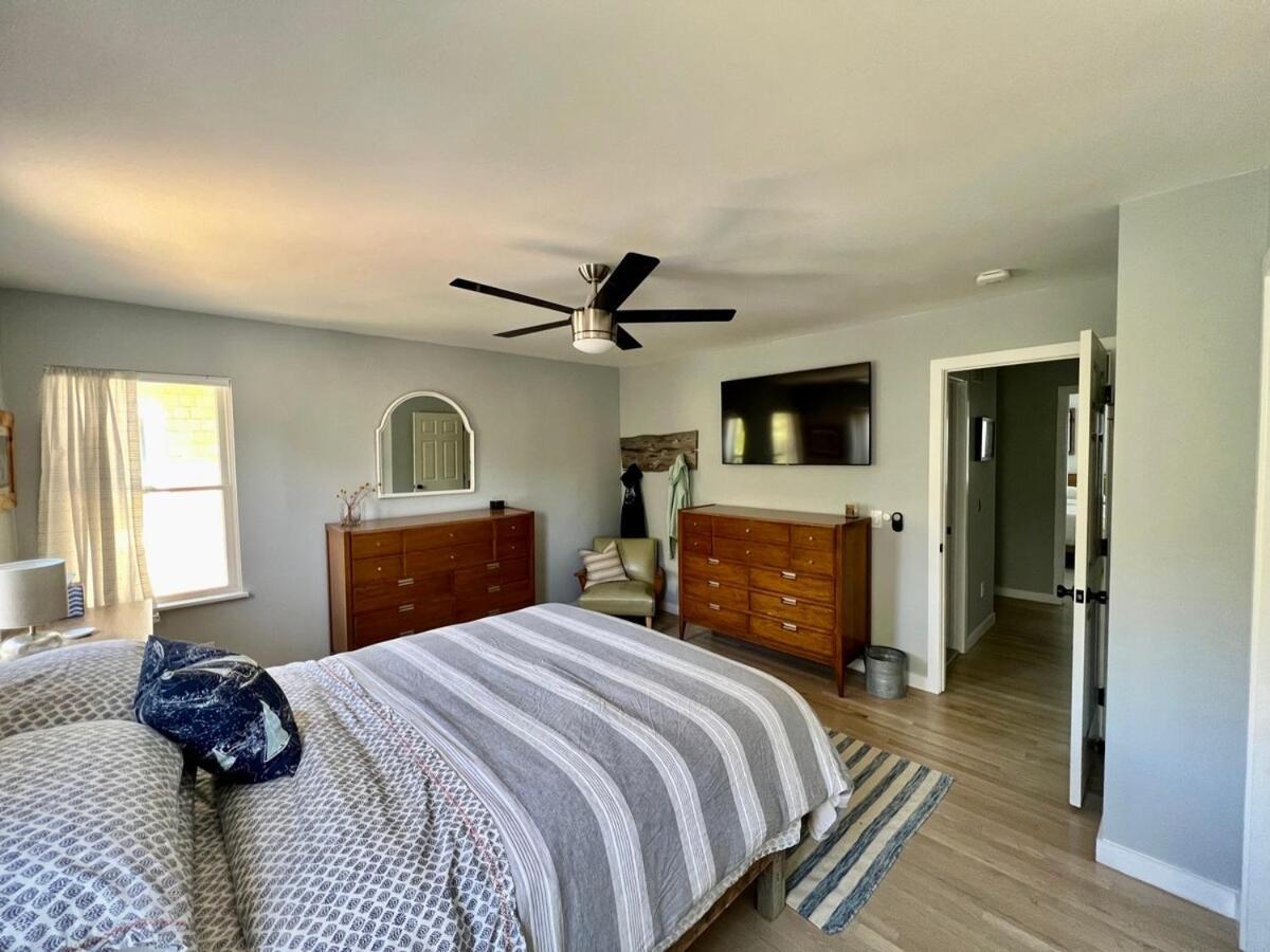 Hilltop Haven In W Pool, Family Friendly Holiday home