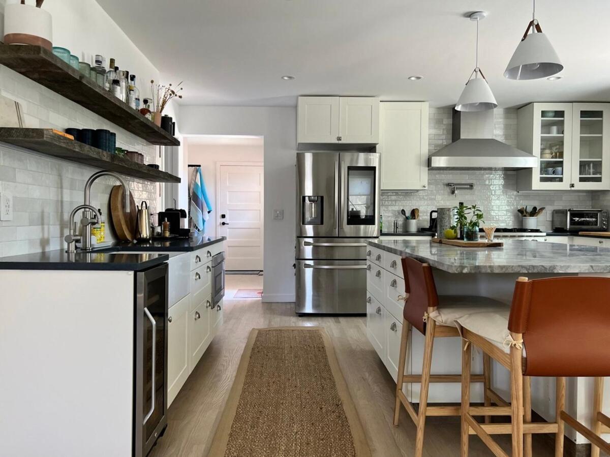 Hilltop Haven In W Pool, Family Friendly *