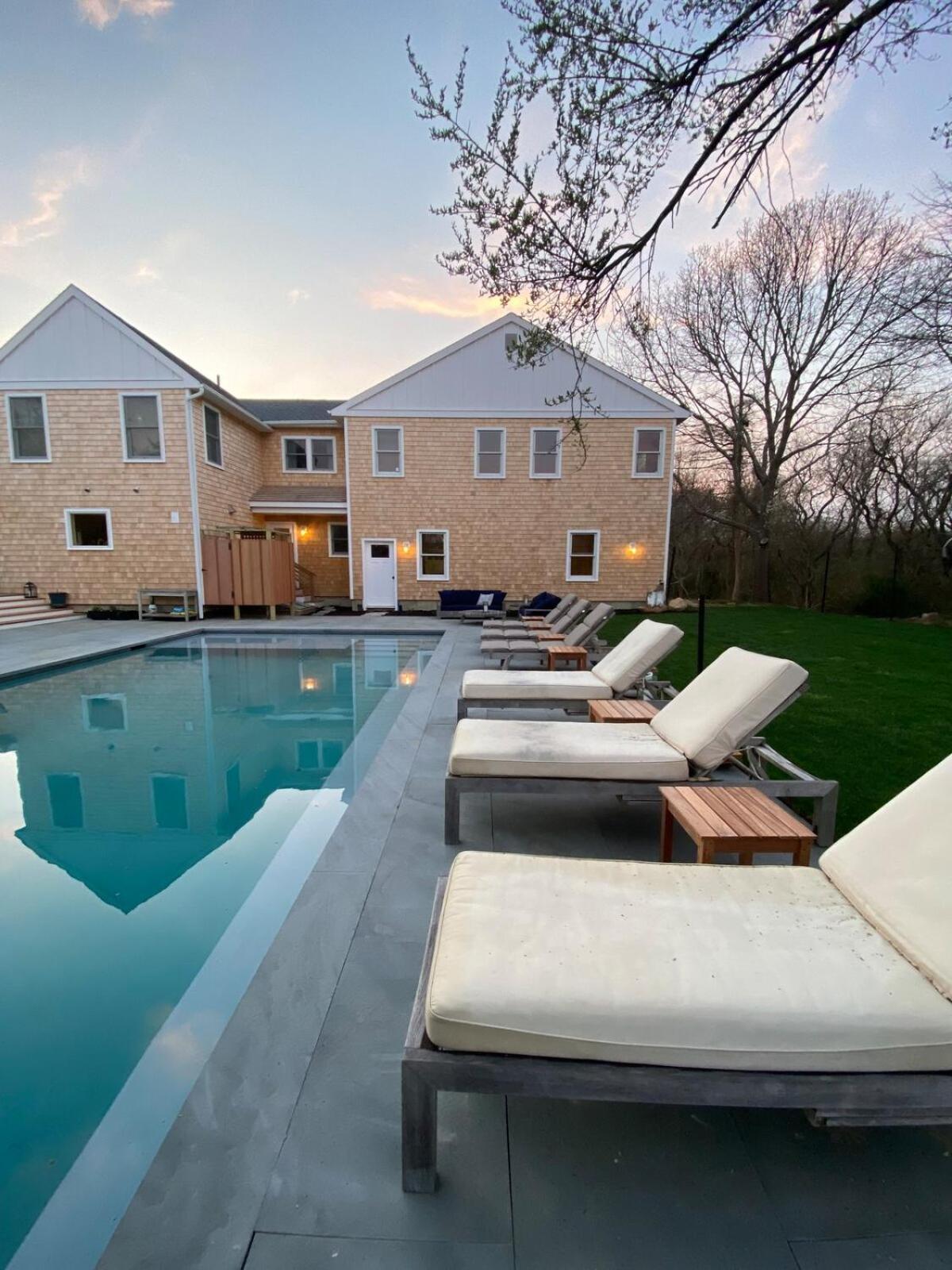 Hilltop Haven In W Pool, Family Friendly *