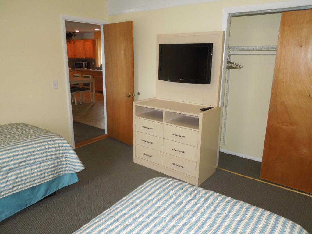 Aparthotel & Captain's Quarters *