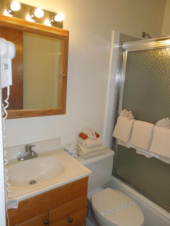 & Captain's Quarters