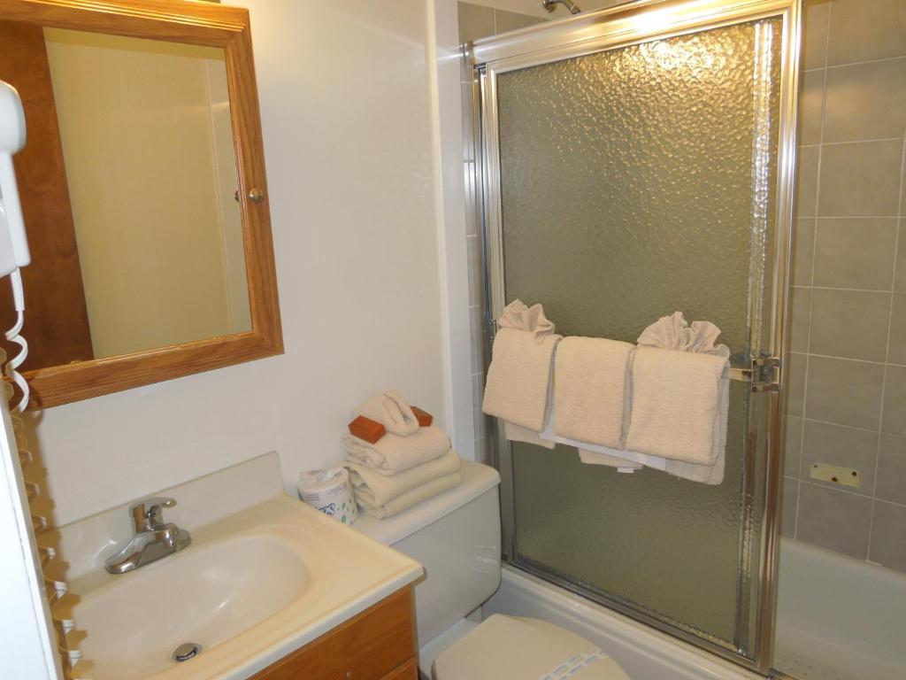 & Captain's Quarters Aparthotel *