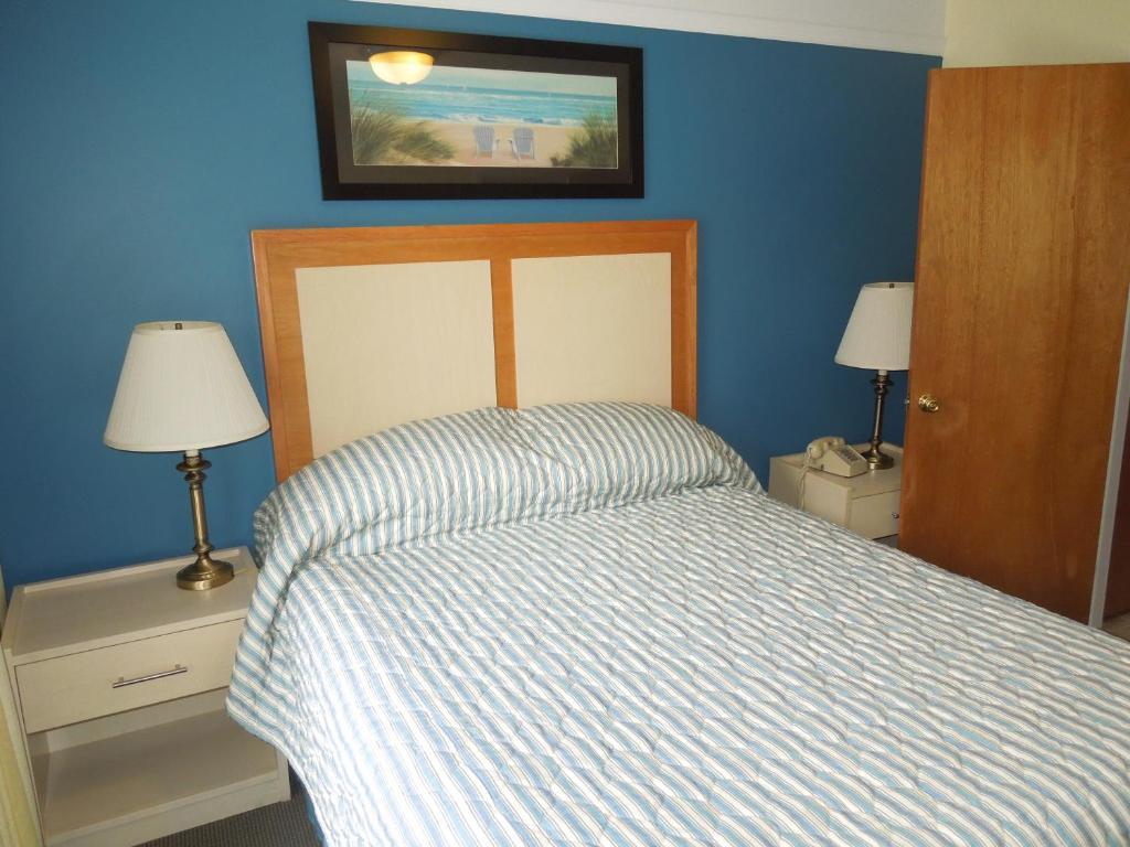 & Captain's Quarters * Montauk