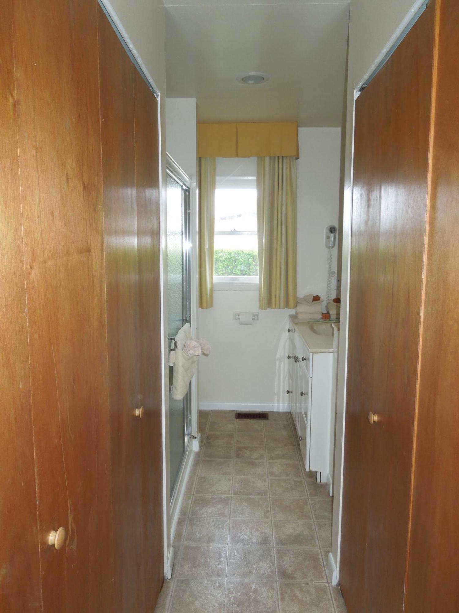 Aparthotel & Captain's Quarters