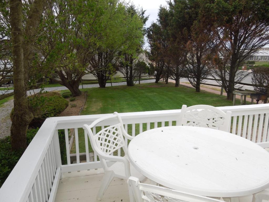 & Captain's Quarters Aparthotel Montauk