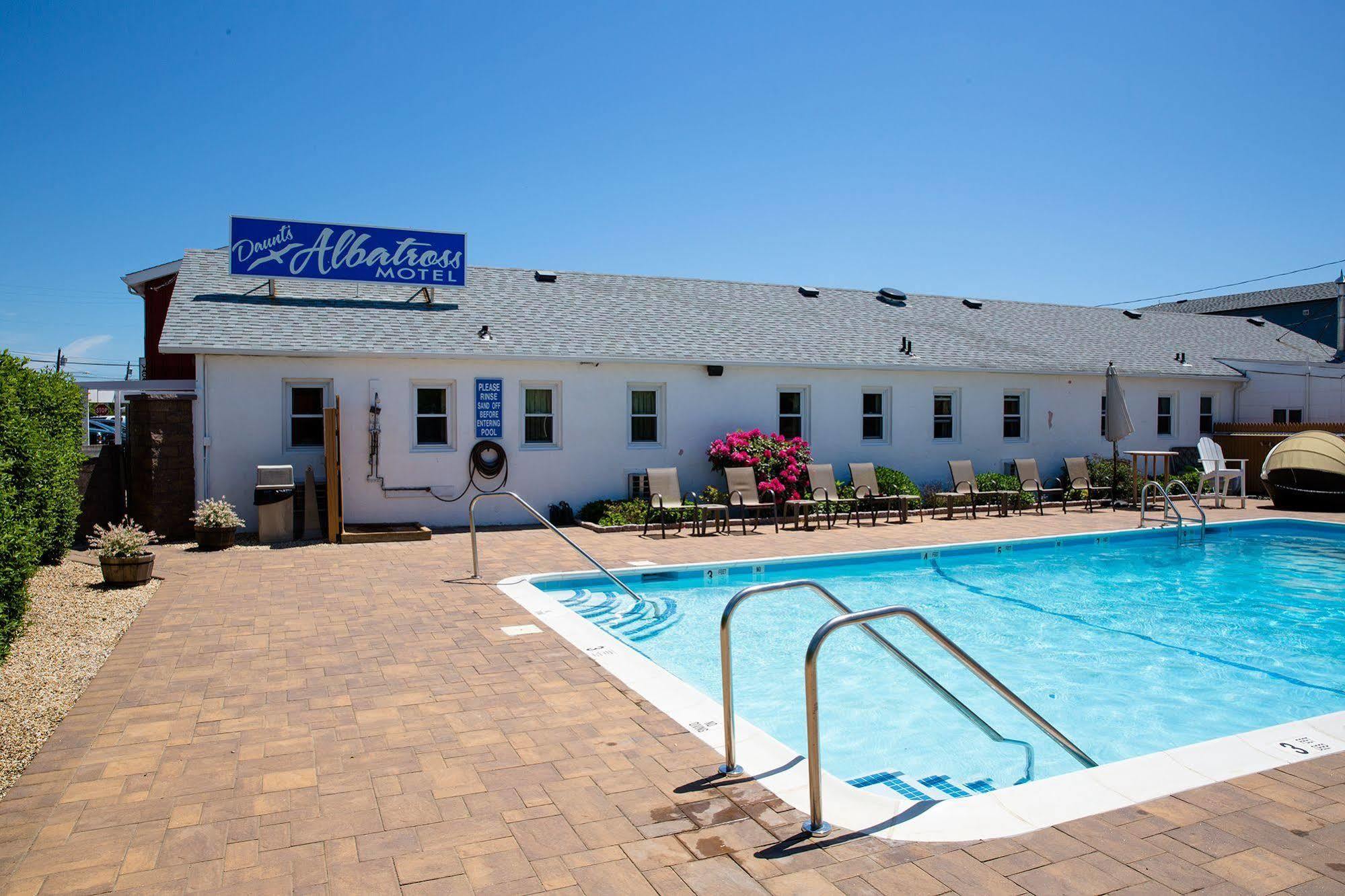 Daunts Albatross Motel
