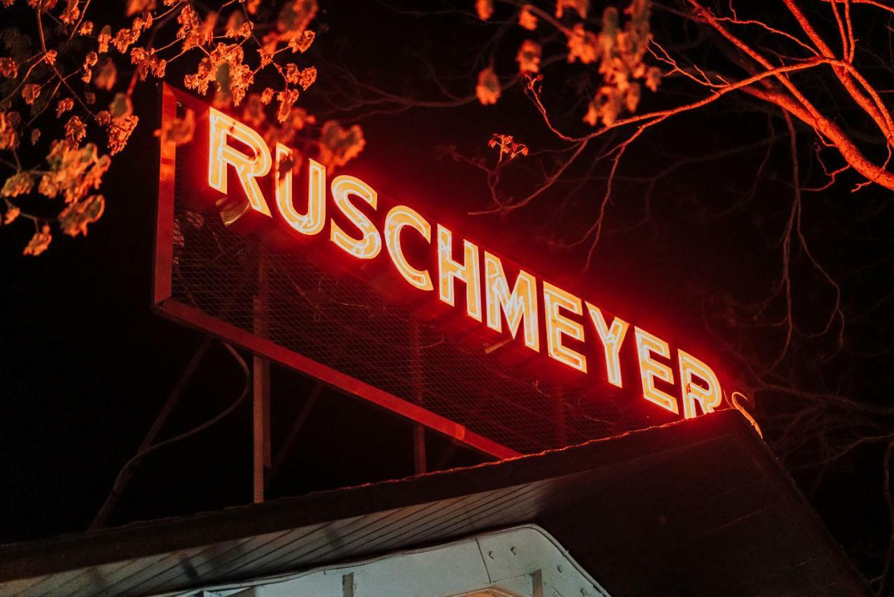 Ruschmeyer's 3*
