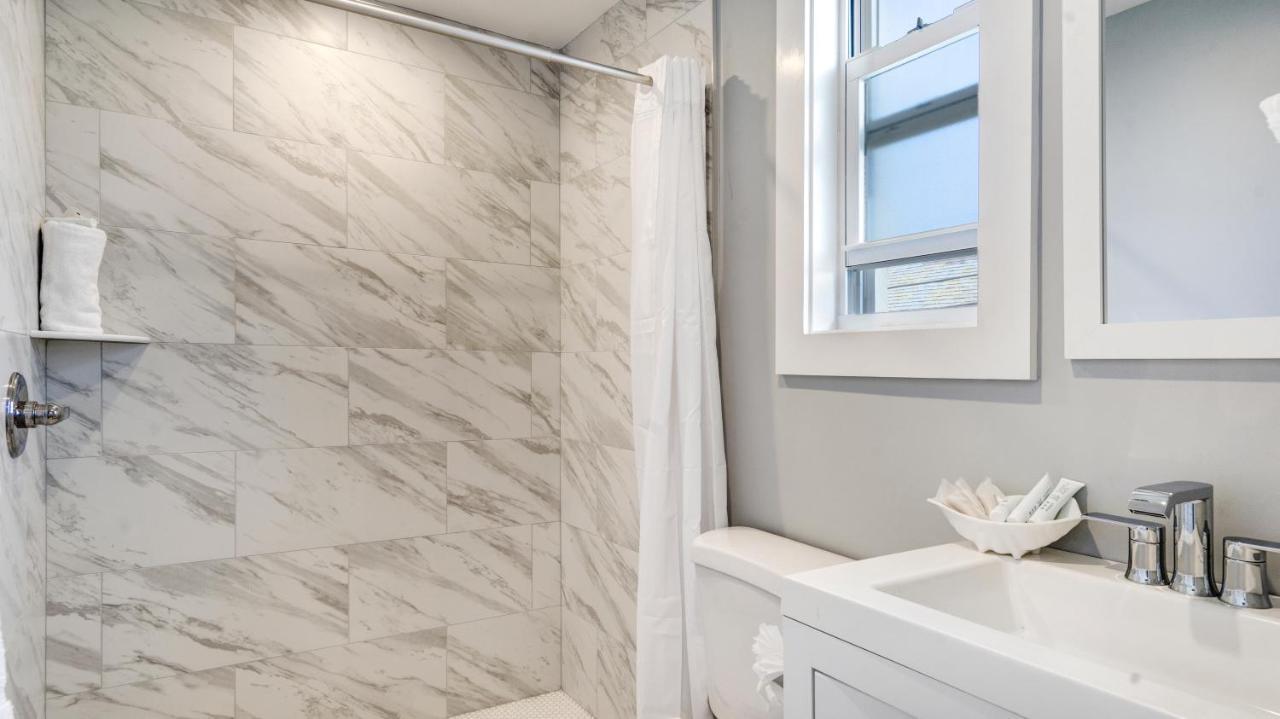 A Wave - Hotel Montauk