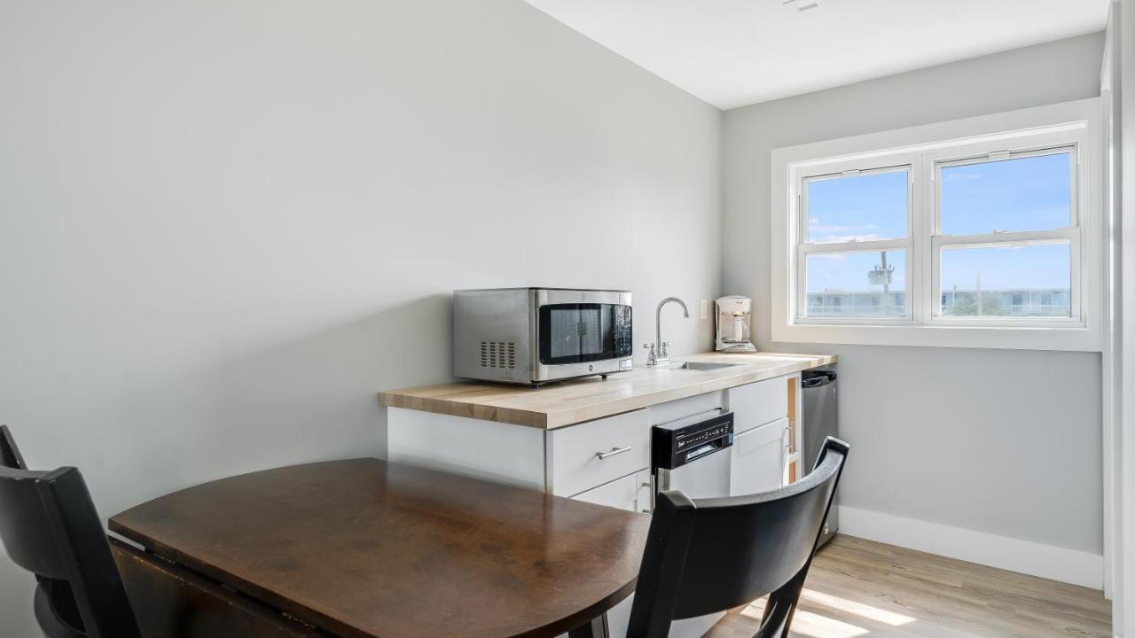 A Wave - 3* Montauk