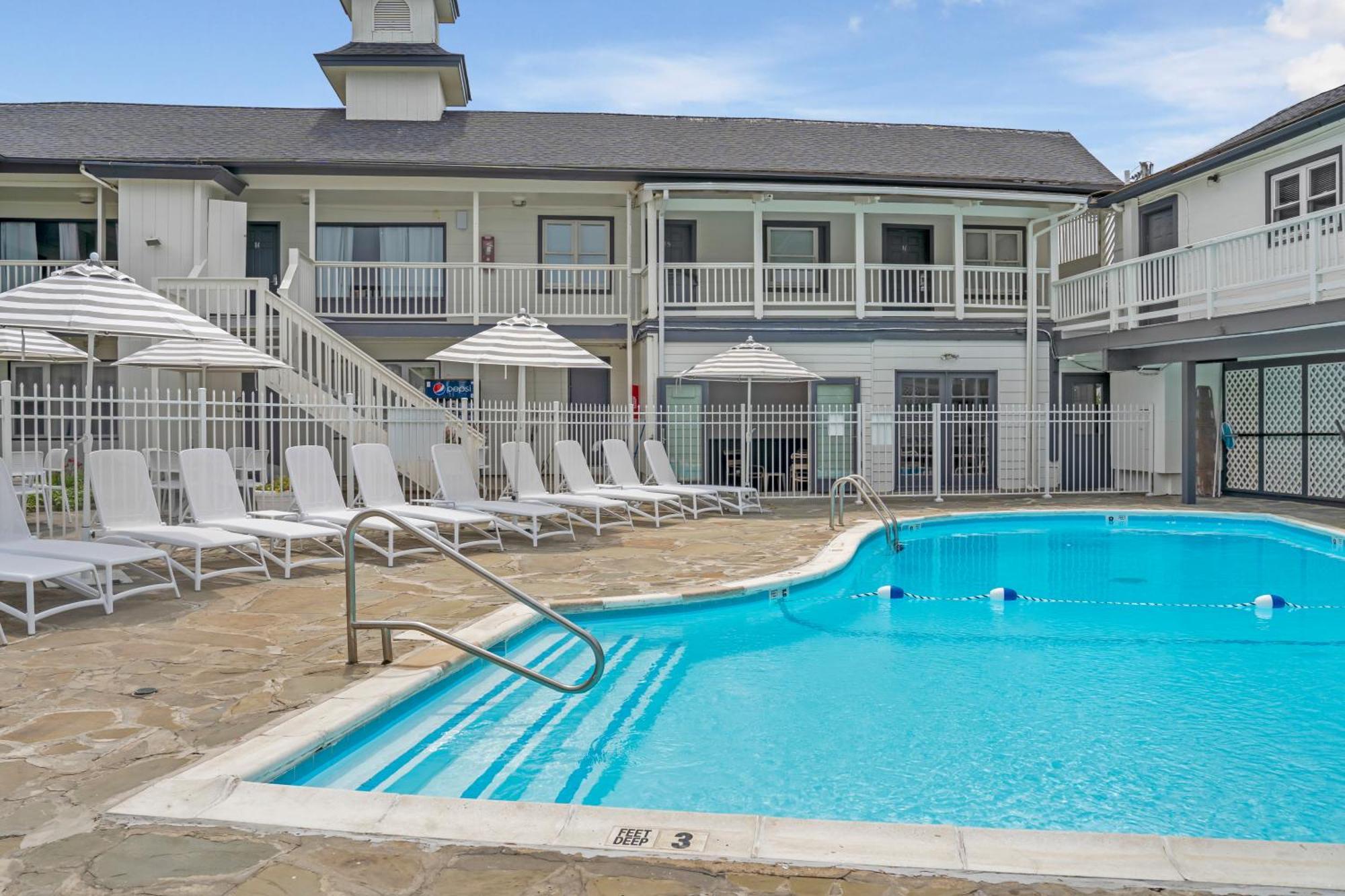 A Wave - Hotel