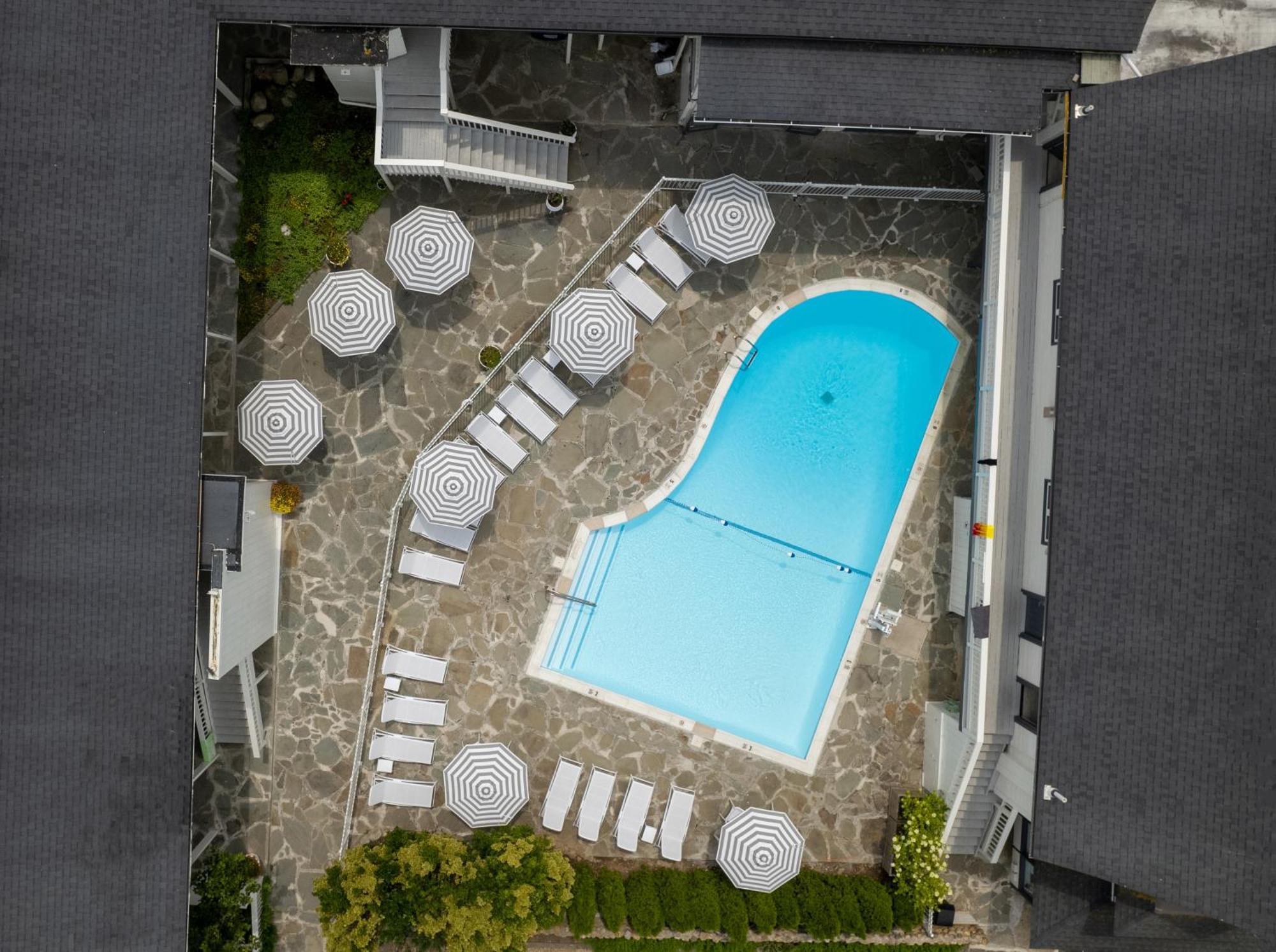 A Wave - Hotel Montauk