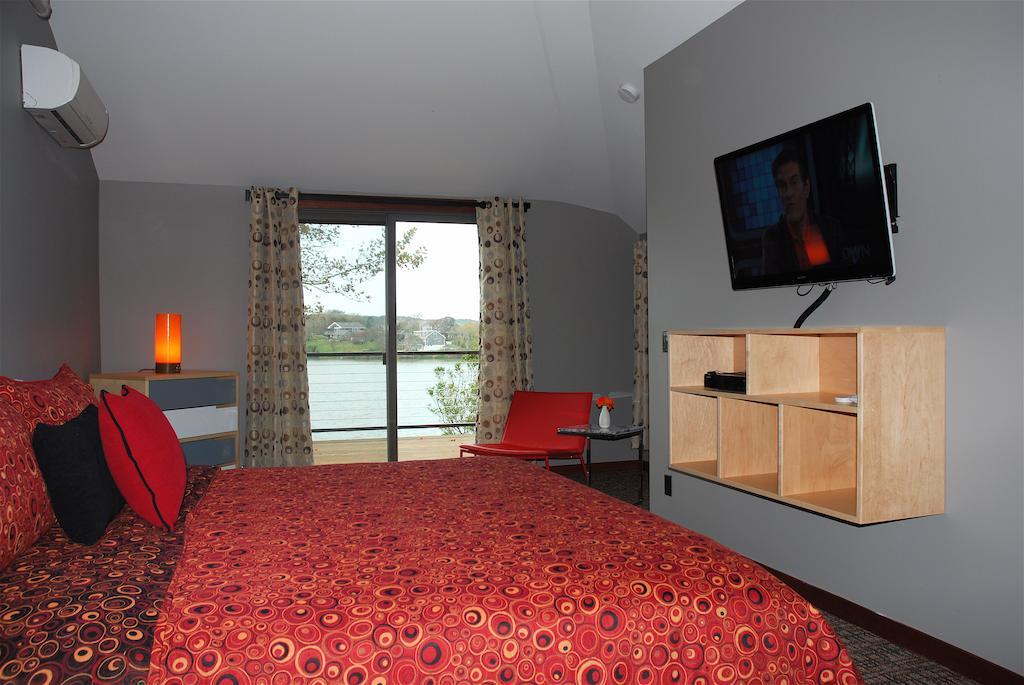 Stone Lion 5* Montauk